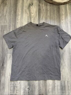 Oner Active Gray Short Sleeve Crew T-Shirt with White Chevron Logo